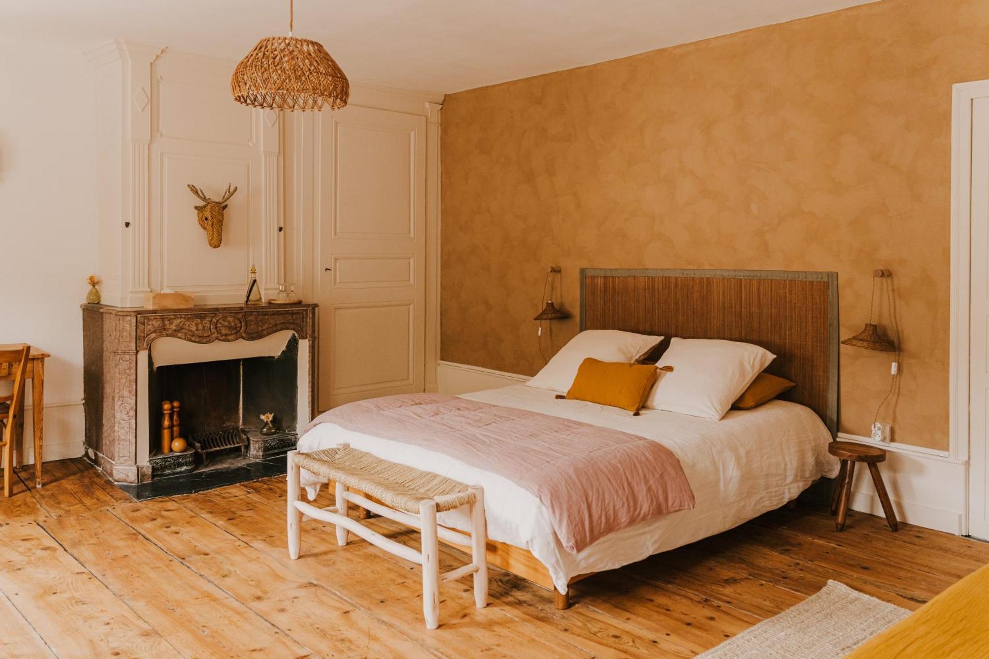 Maison D'Hotes Et Gite De Charme Avec Piscine, La Lhuiseraie Exterior foto