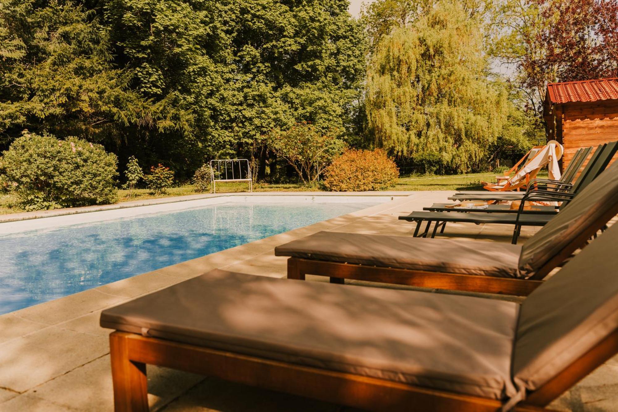 Maison D'Hotes Et Gite De Charme Avec Piscine, La Lhuiseraie Exterior foto